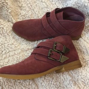 Volcom suede buckle booties sz 6.5